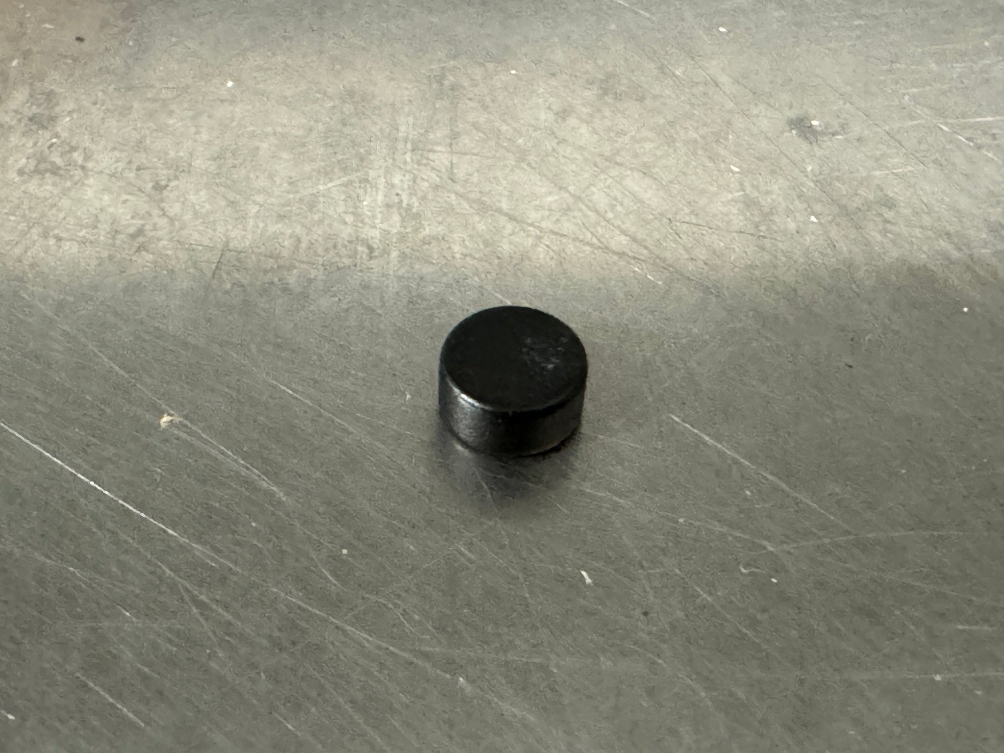 https://west3d.com/cdn/shop/products/6mm-x-3mm-round-neodymium-magnets-nickel-plated-or-black-epoxy-west3d-printing-na-173631.jpg?v=1697522115&width=2048